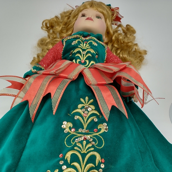 Vintage Victorian Rose Collection Porcelain Doll - Picture 2 of 9